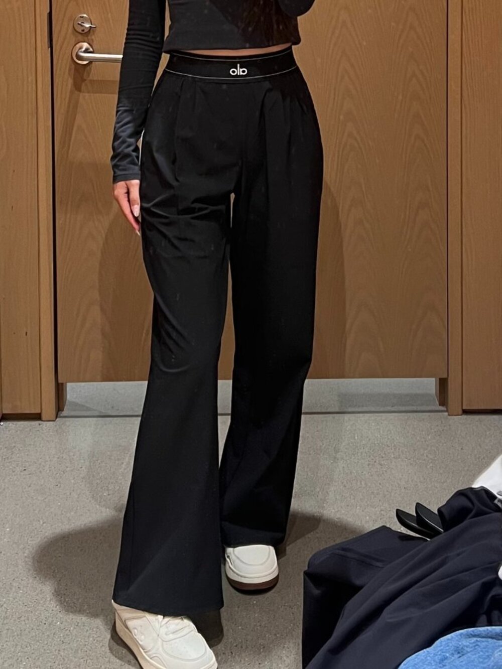 NWT Alo Yoga Suit Up Trouser Black💕Relaxed Straight Leg Pants 30" Inseam💐 - Picture 2 of 7